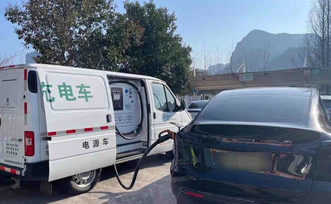 勐海汽车搭电